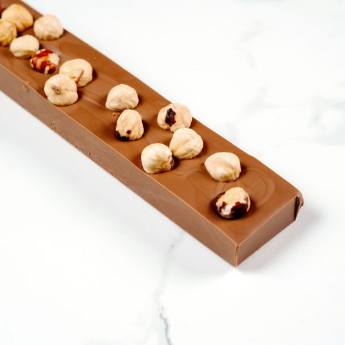 Turrón de chocolate con praliné de avellana y avellana tostada